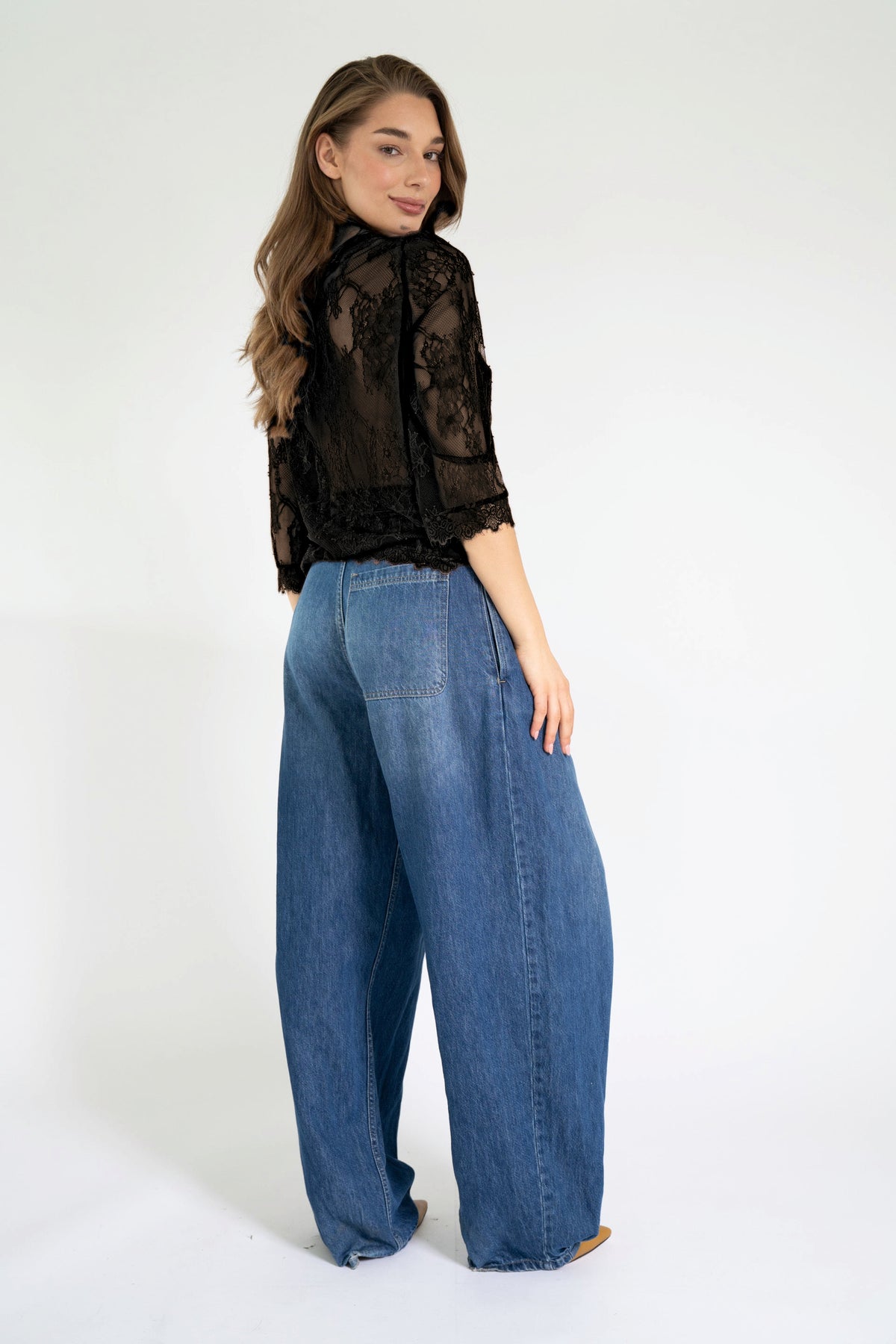 LACE LACY BLACK achterkant