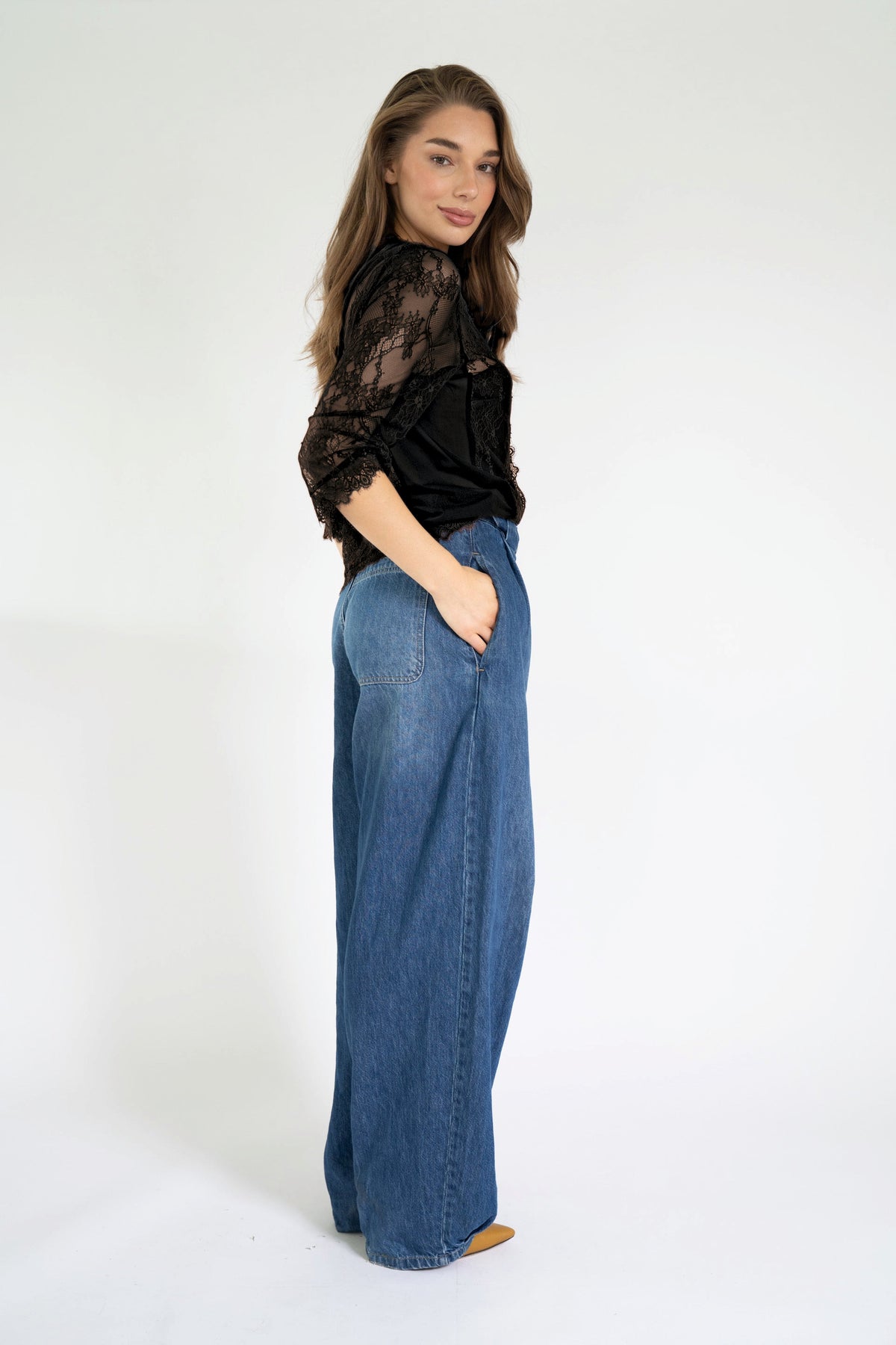 LACE LACY BLACK zijkant