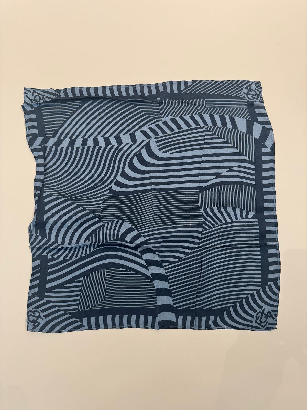 FESTIVE SCARF BLUE / OFF WHITE