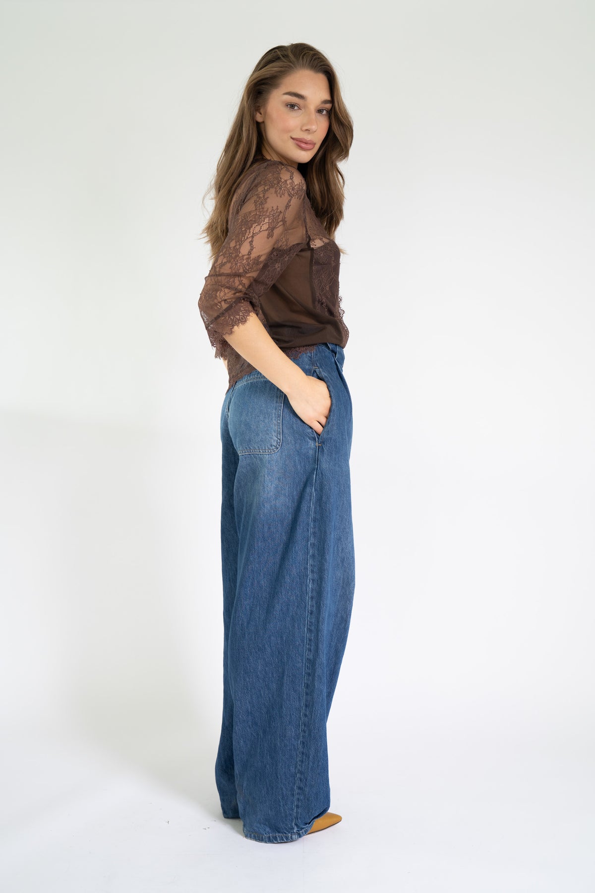 LACE LACY DARK BROWN