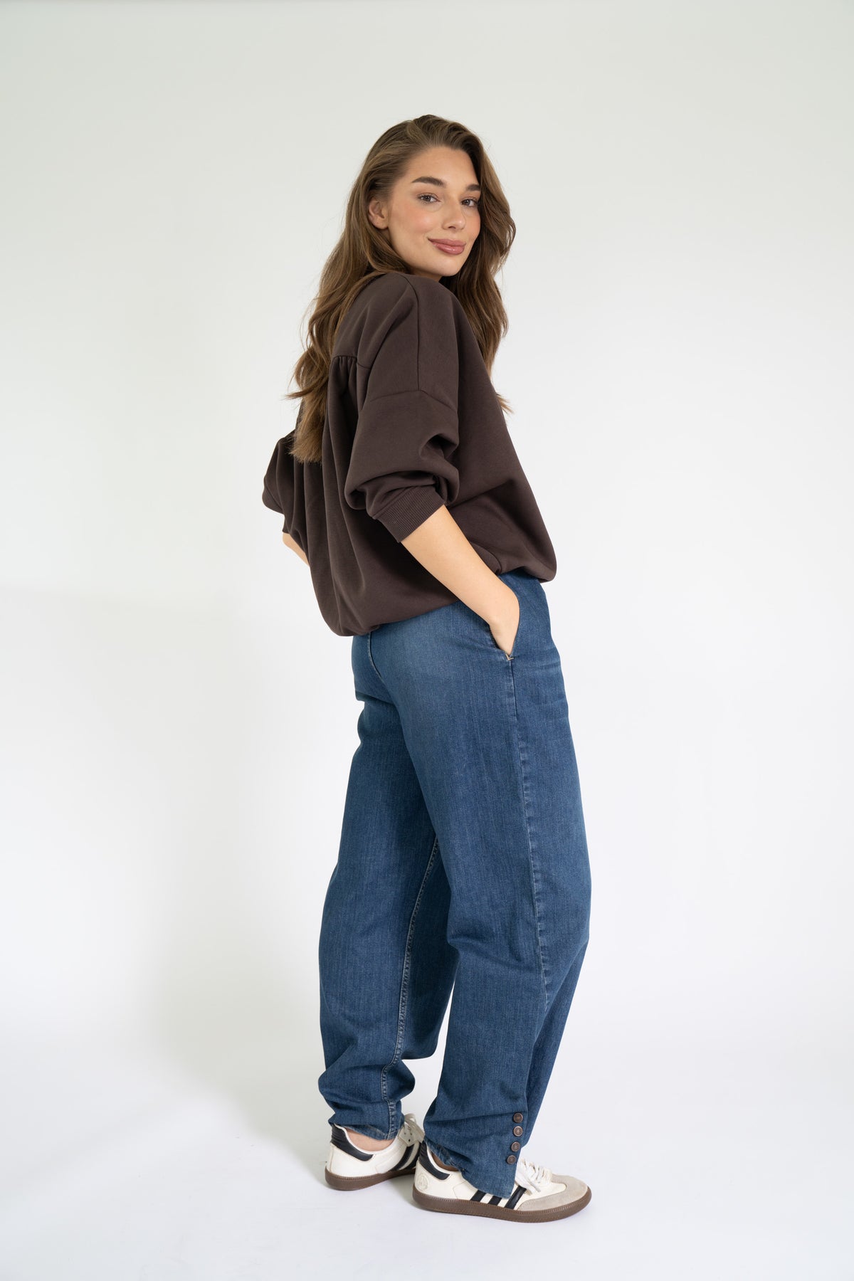 MONCHOU 26 BROWN