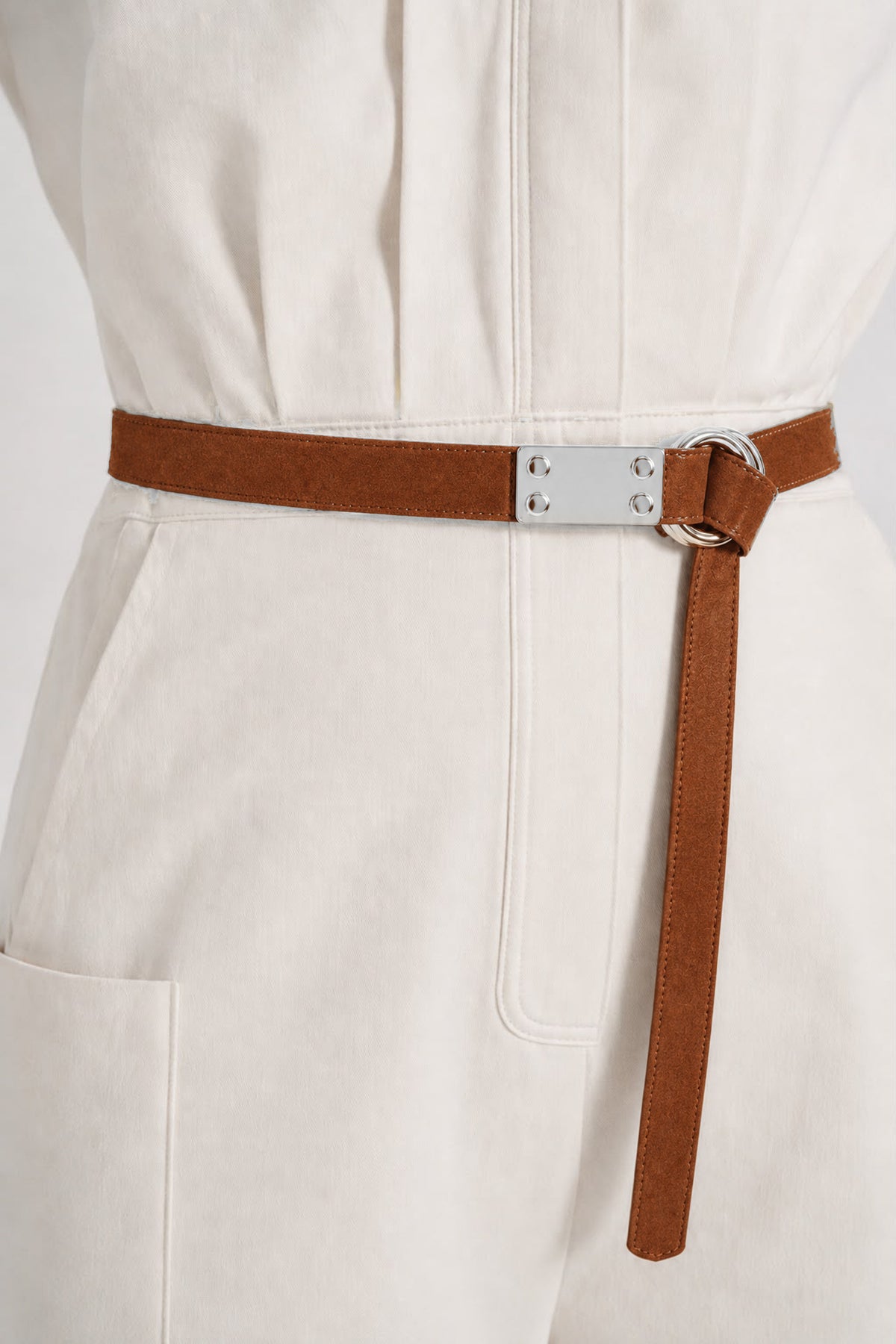 MAIKE BELT COGNAC SUEDE SILVER getragen
