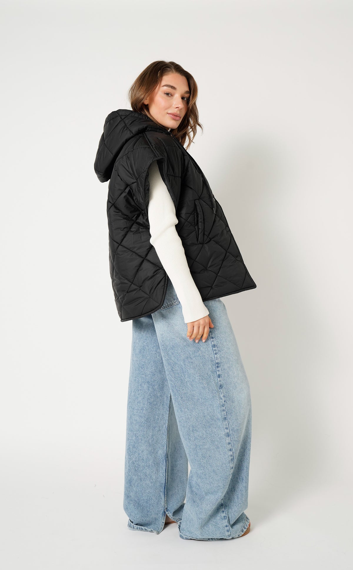 Noelle Cape Black