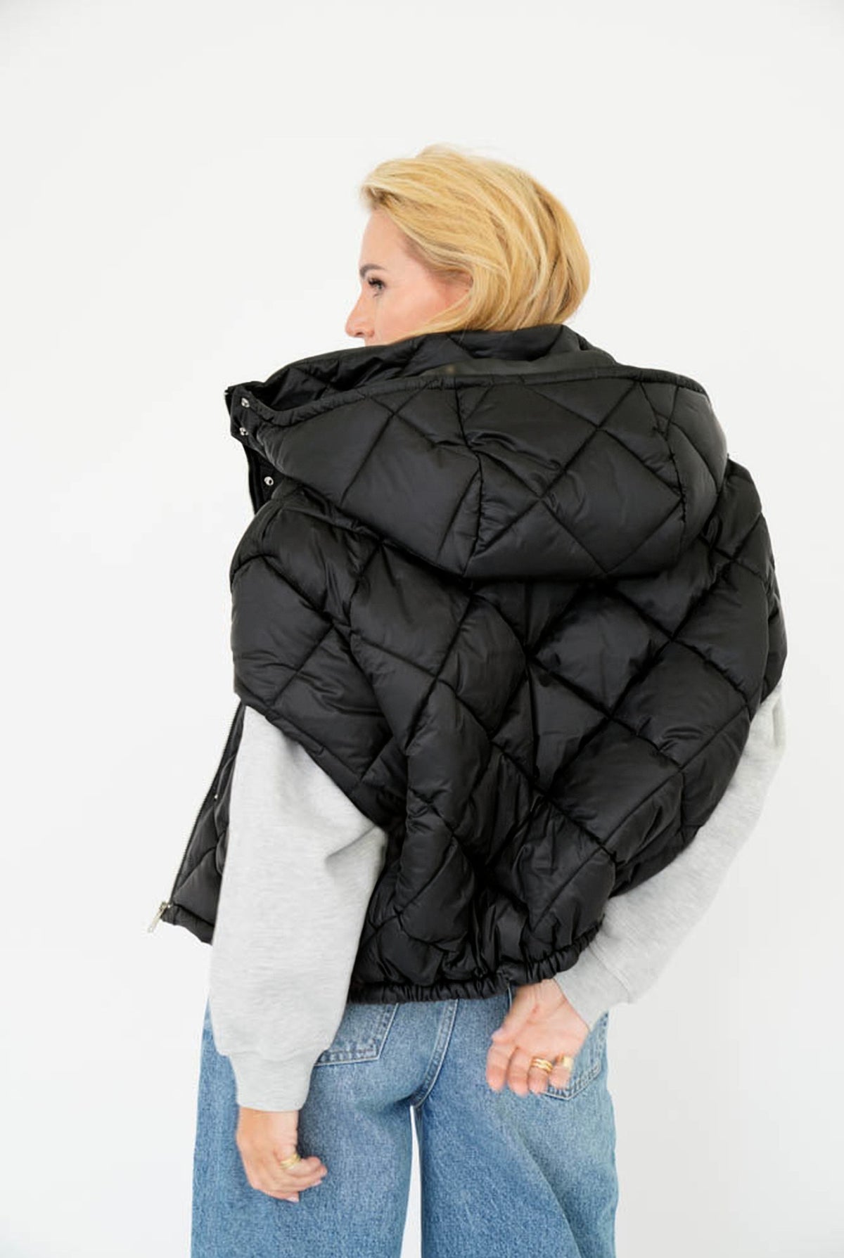NARA CAPE BLACK — achterkant